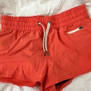 Vuori Clementine Shorts. NWOT. Coral color- size small